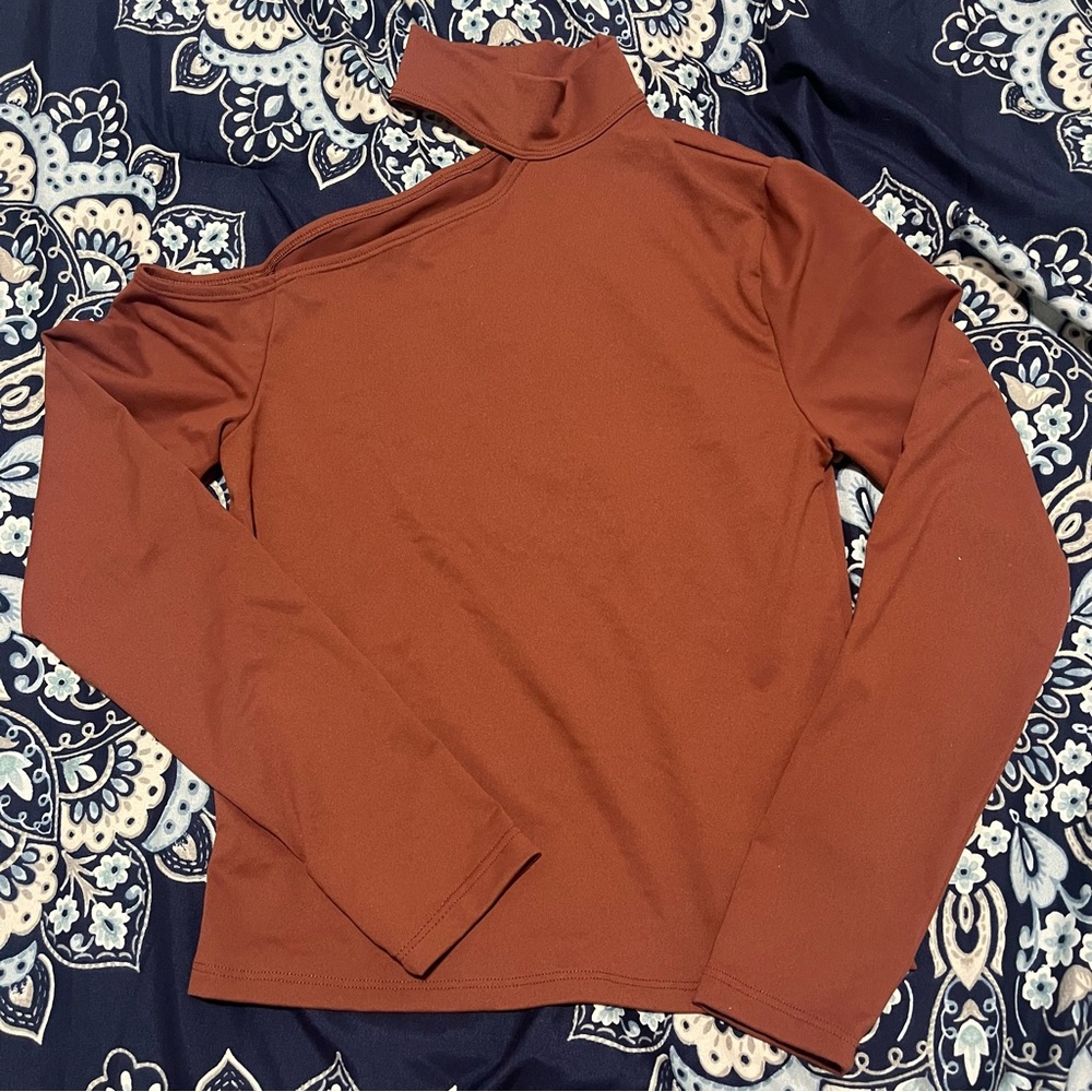 EUC Abercrombie & Fitch Long-Sleeve Seamless Fabric Asymmetrical Cutout Top -S - Picture 2 of 7